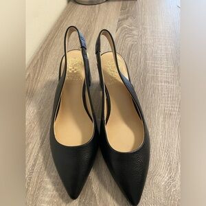 Vince Camuto heel 
Size 7 fits a 7 1/2 
🌸offers accepted